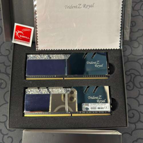 G.Skill Trident Z Royal 16GB Kit (2x8GB) DDR4 4266MHz C19