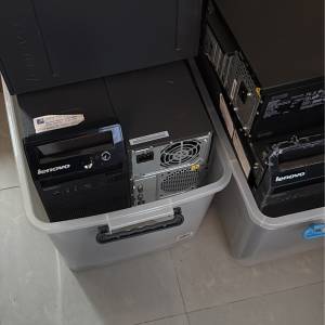 20部電腦螢幕 7部主機 幾個鍵盤