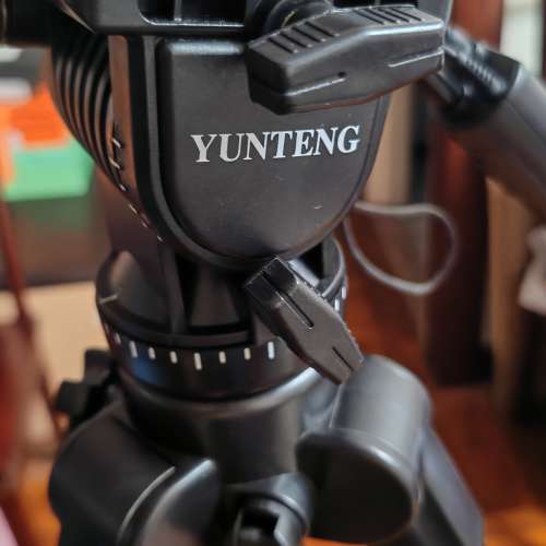 Yunteng 三腳架，帶攝錄機遙控器