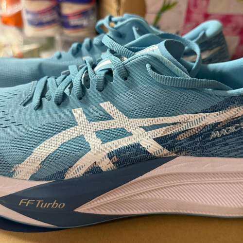 98% 新 Asics Magic Speed 4 淺藍色配白色