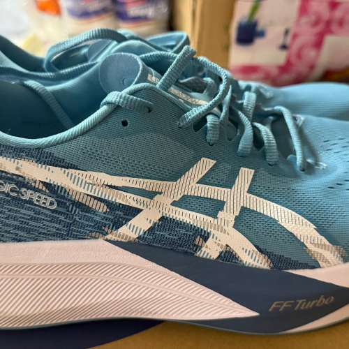 98% 新 Asics Magic Speed 4 淺藍色配白色