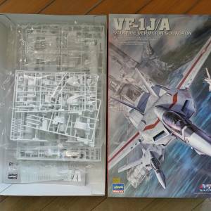 Bandai Macross 超時空要塞 VF-1J/A Valkyrie 模型一套 1:48
