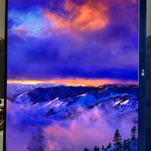 LG UN880