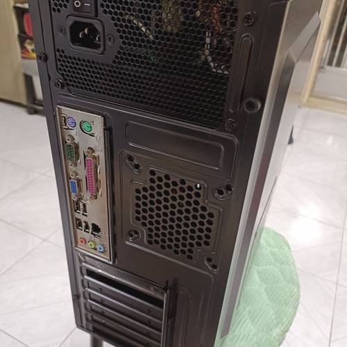 電腦主機  Intel i5 3.3g