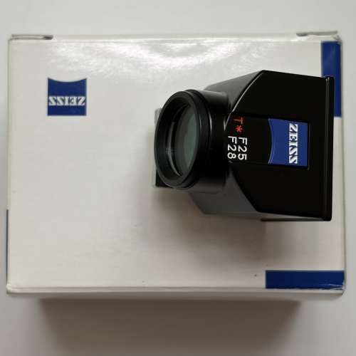 Zeiss T* 28 / 25 mm Viewfinder. Ricoh GR