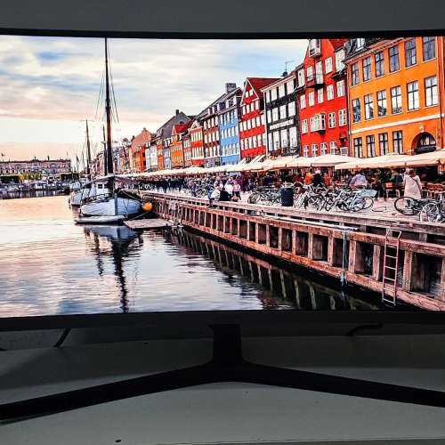 Samsung 34" WQHD 超寬專業 LED 曲面顯示器