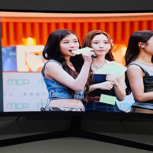 Samsung 34" WQHD 超寬專業 LED 曲面顯示器