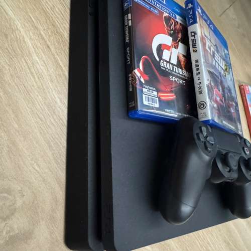PS4 Slim 主機連手掣同遊戲