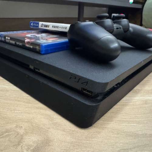 PS4 Slim 主機連手掣同遊戲