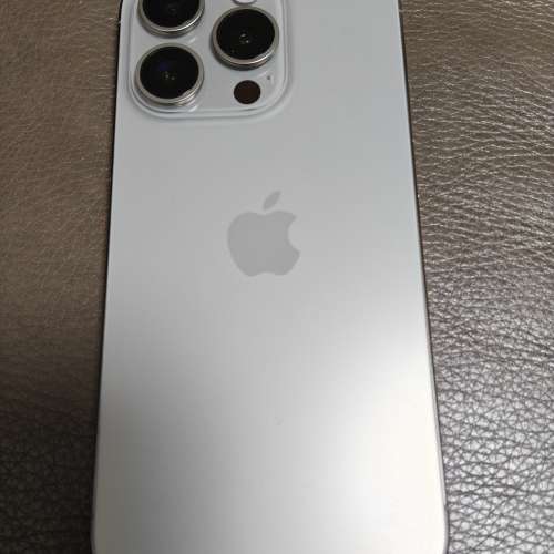 iPhone 15pro 256gb,港行雙卡，原色鈦金屬，電池健康度78，所有功能正常！