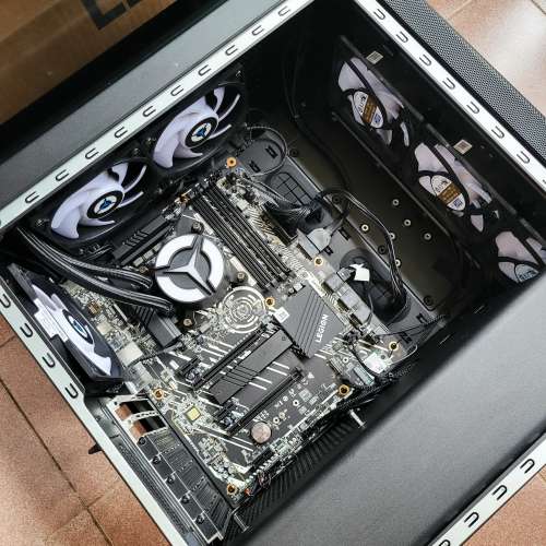 新機拆出LENOVO LEGION 支持11代CPU底板