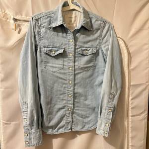 apan Brand - SHIPS Light Blue Slim Fit Women Denim Shirt 女裝牛仔恤衫 Made in...