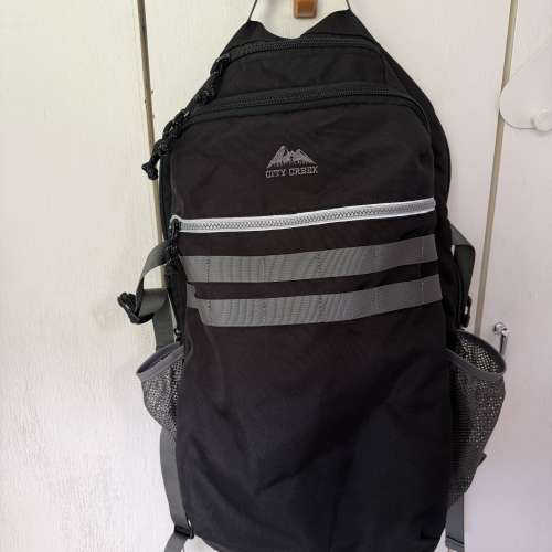 CITY GREEK 黑色大容量背包32L 2手