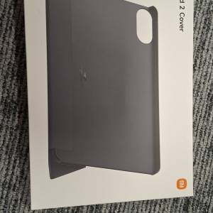 Redmi Pad 2 的原廠灰色保護套。