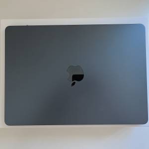 Apple MacBook Air 13.6&rdquo;（午夜暗色）