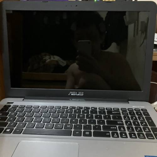 華碩ASUS X555L i5-5200U雙核，8GDDR3內存（4G+4G）