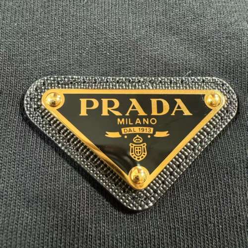 PRADA金三角標tee