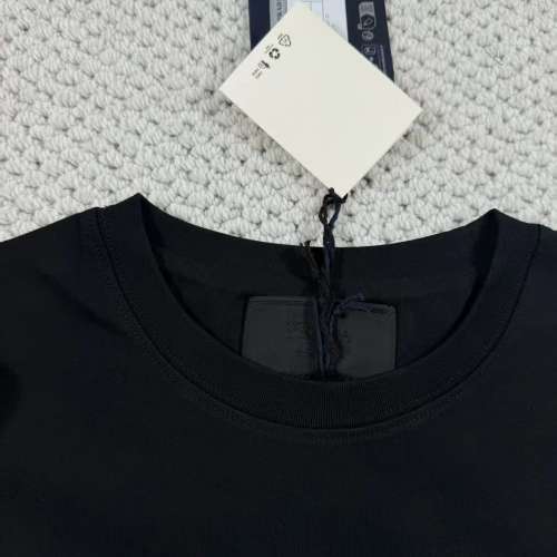 PRADA金三角標tee