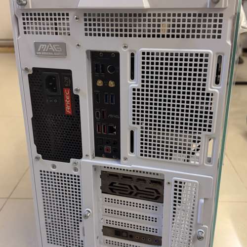 MSI MAG PANO 100R PZ 海景白色機箱