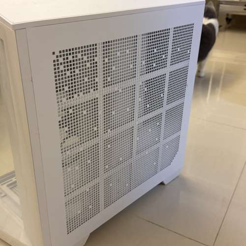 MSI MAG PANO 100R PZ 海景白色機箱