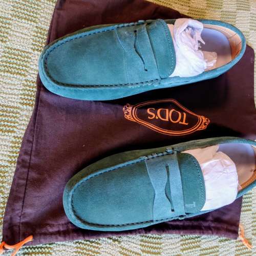 Tod's Gommino Loafers in Suede ( green)