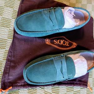 Tod's Gommino Loafers in Suede ( green)