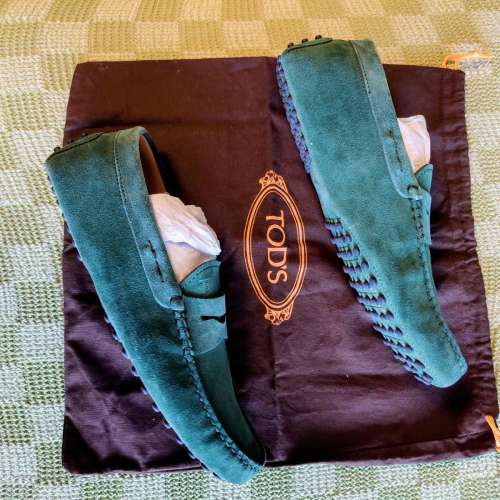 Tod's Gommino Loafers in Suede ( green)