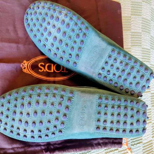 Tod's Gommino Loafers in Suede ( green)
