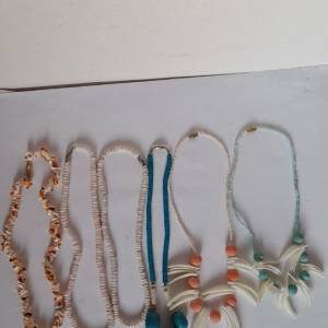 清貨價售。一手六條貝殼頸鏈如圖片，共售200元，多量價錢可再商議。no.R26.7.26