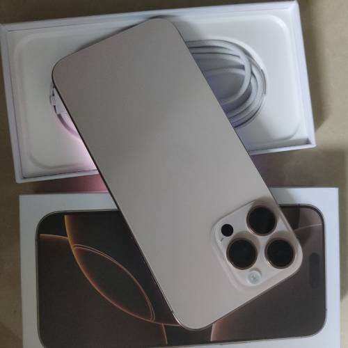 iPhone 16 pro max 512gb。
