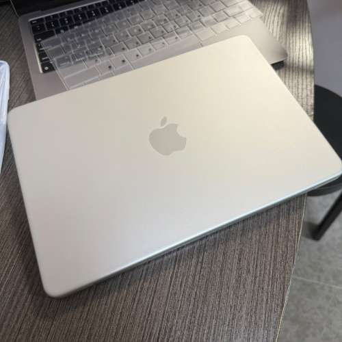 出售MacBook Neo 銀色 (接近全新品, 附圖)