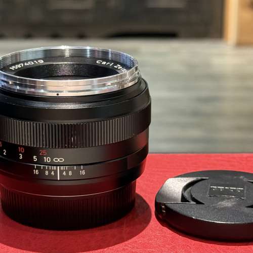 Carl Zeiss Planar T* 50mm f1.4 ZE lens with caps