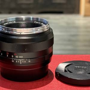 Carl Zeiss Planar T* 50mm f1.4 ZE lens with caps