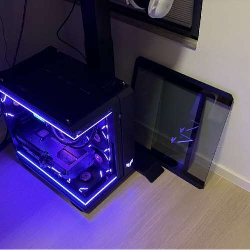 ASUS GT502機箱 無界版 黑色 包L形燈條