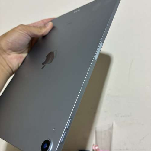 iPad Air 4 64gb,港行，屏有光點，不過唔影響使用，所以平售！1200不議