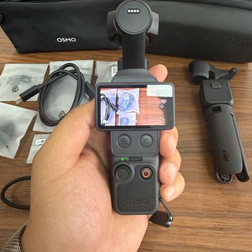 大疆Osmo Pocket 4全能套裝 機器全新，全能版全套配件都喺 隨心換到2027年5月