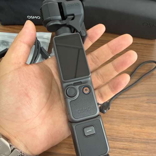大疆Osmo Pocket 4全能套裝 機器全新，全能版全套配件都喺 隨心換到2027年5月