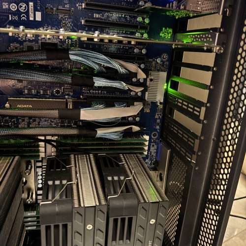 Amd Epyc 7y83 雙路64核 256線程(7nm)  ROG ASTRAL TUF 5090