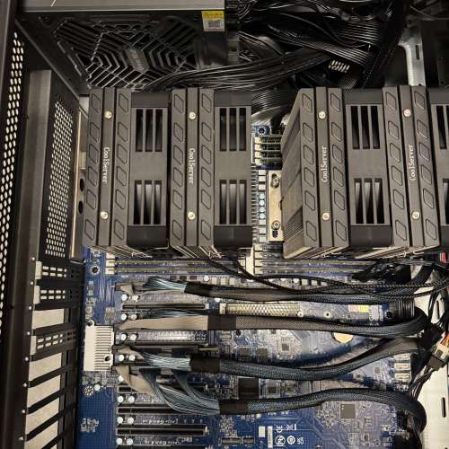 Amd Epyc 7y83 雙路64核 256線程(7nm)  ROG ASTRAL TUF 5090