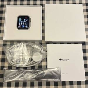 Apple Watch Series 8 45mm GPS版本 銀色 行貨 99%新 非常少用和新淨 操作和功能全...
