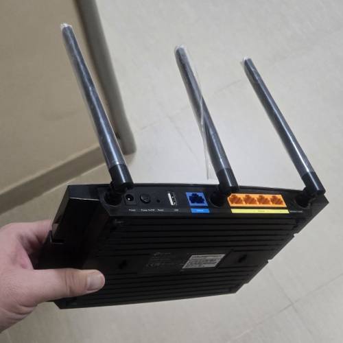 tp-link Archer C7
/AC1750 無線路由器