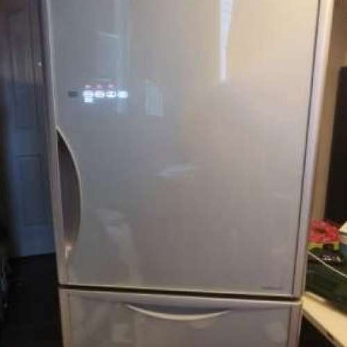 私人出讓變頻雪櫃日立牌自動製冰變頻空間容量大inverter refrigerator.可以whatsap...