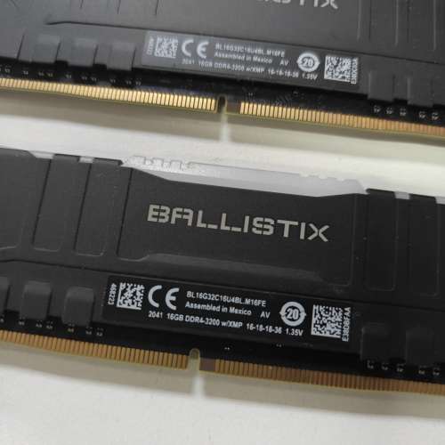 Crucial Ballistix RGB 32GB(2 X 16GB) DDR4 320OMHzC16 - Black