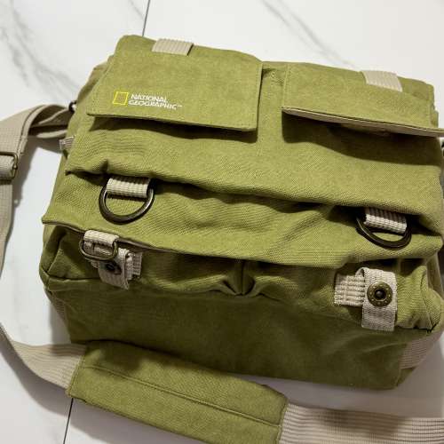 National Geographic NG 2475 Medium Shoulder Bag