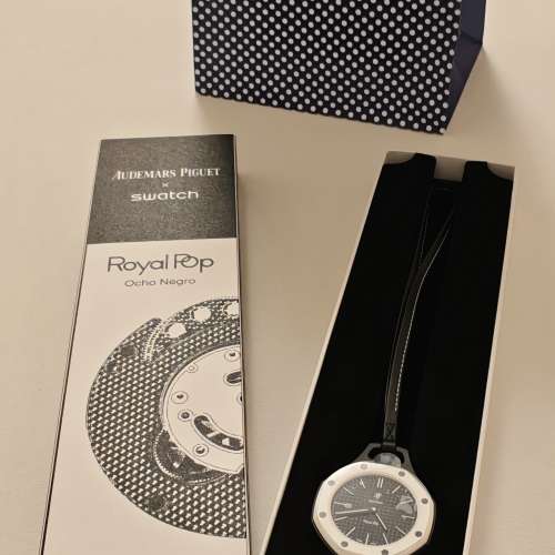 AP &times; SWATCH 黑白色