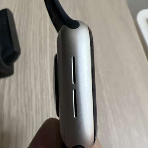 Apple Watch SE 第二代 40mm 黑色Nike運動錶帶 ，電池健康75%