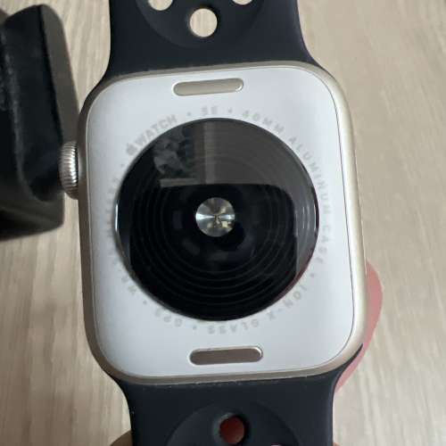 Apple Watch SE 第二代 40mm 黑色Nike運動錶帶 ，電池健康75%