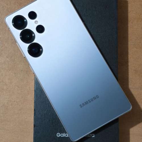 Samsung S25 ultra 512gb,港行原裝，有套有貼，全套齊!不議，快者得!