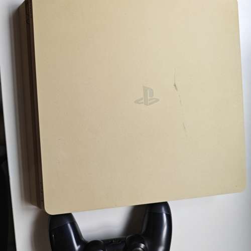 PS4 Slim主機 + 1手掣（不包電源線）