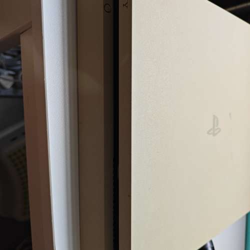 PS4 Slim主機 + 1手掣（不包電源線）